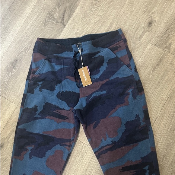 NWT Patagonia camouflage Jogger Pants - Picture 3 of 6
